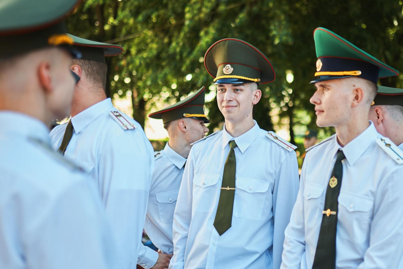 Вручение дипломов выпускникам военно-технического факультета